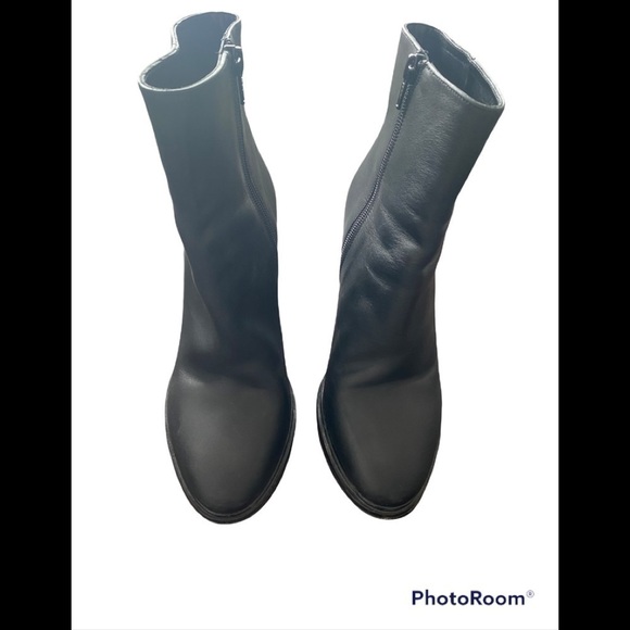 VINCE black leather booties - Picture 2 of 6